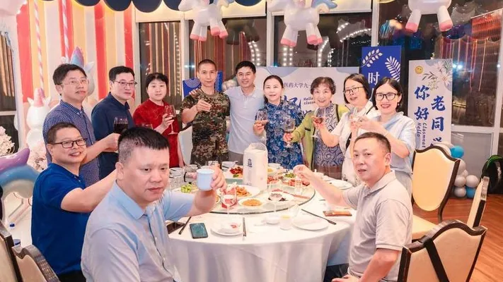 宴会圆桌举杯,恩施年会庆典答谢
