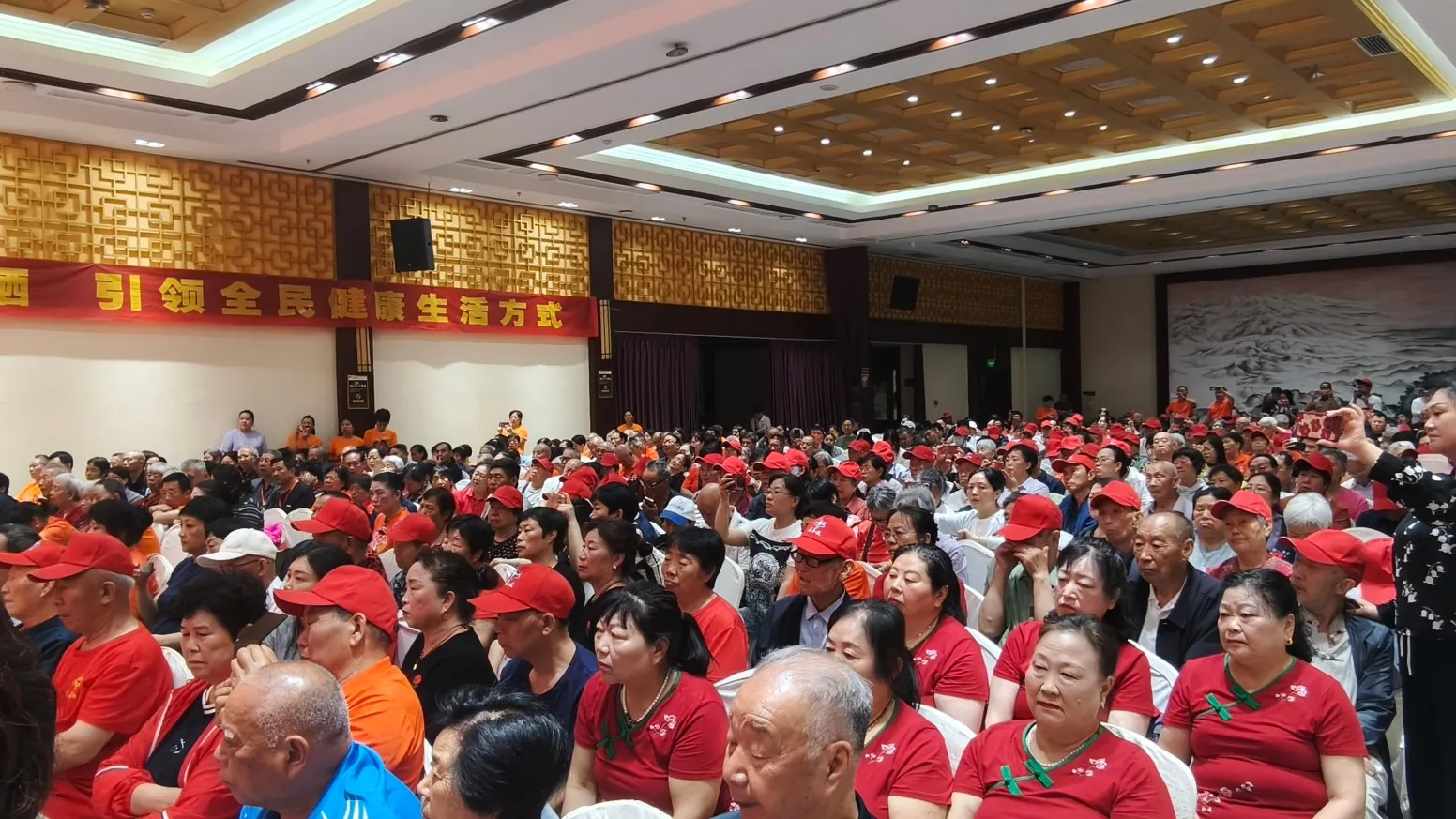 大型会议满场实景,恩施洞内会议接待