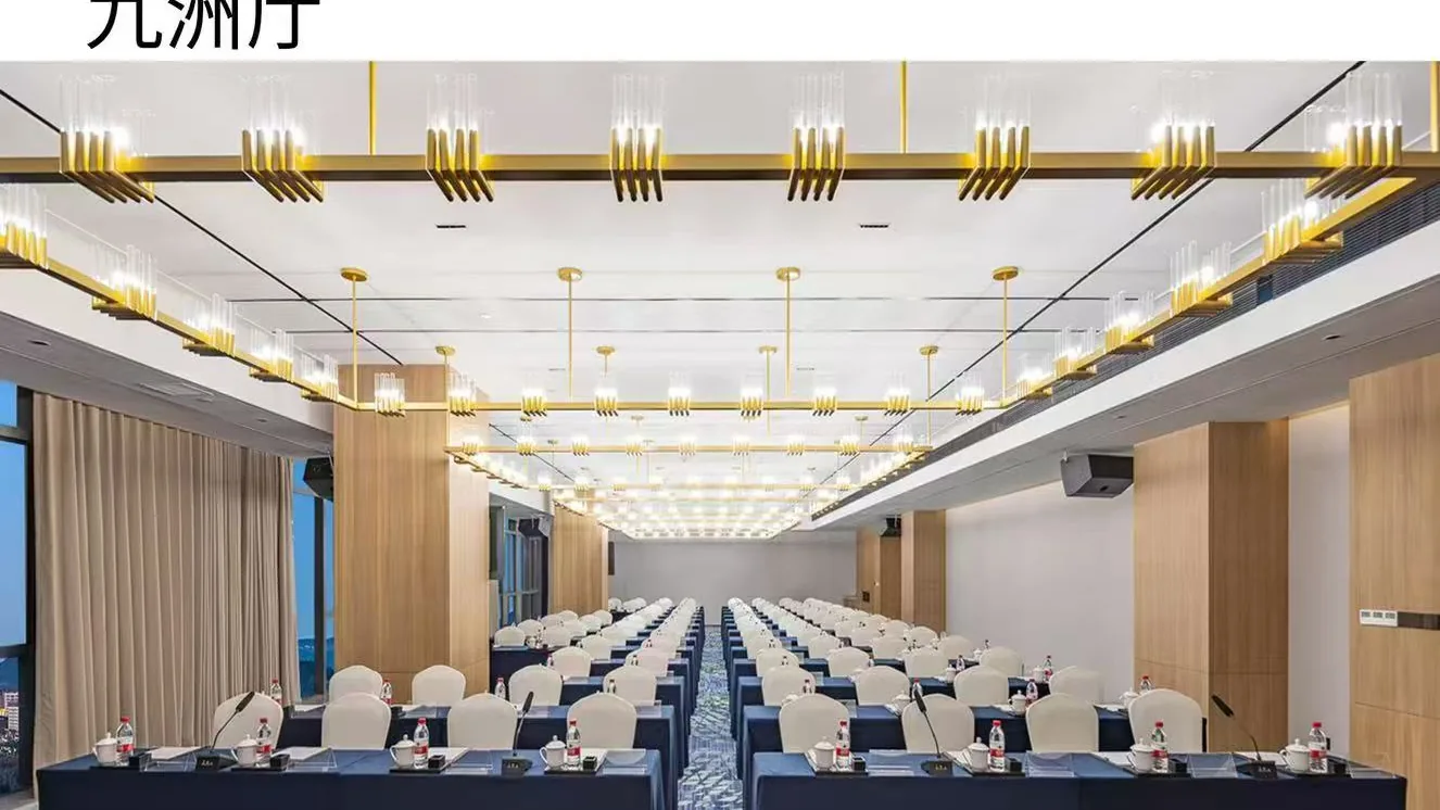 恩施百人峰会场地，九洲厅课桌式会场